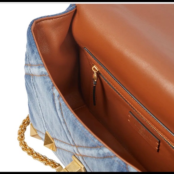 *SOLD* VALENTINO GARAVANI
RARE and LIMITED EDITION Roman Stud denim shoulder bag - Picture 3 of 5